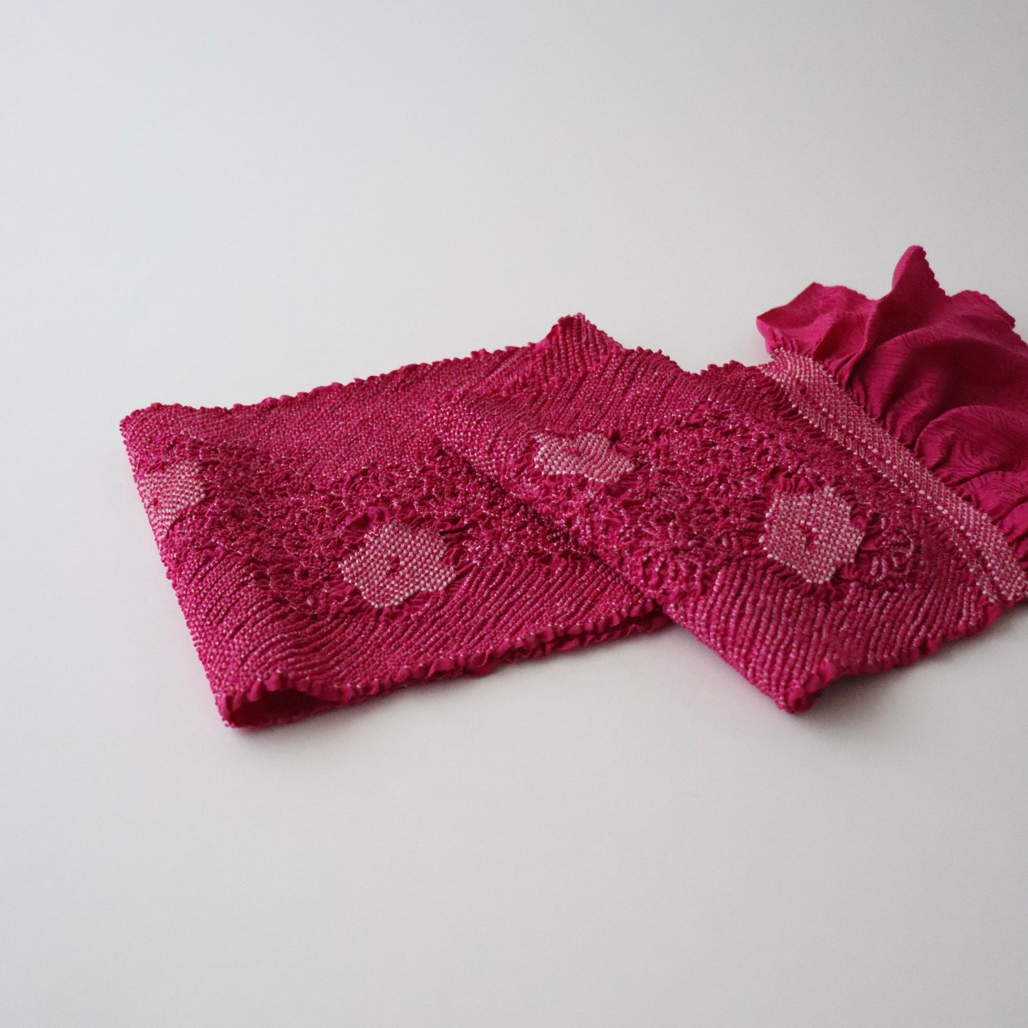 絞染帯揚げ「華流れ - 紅」