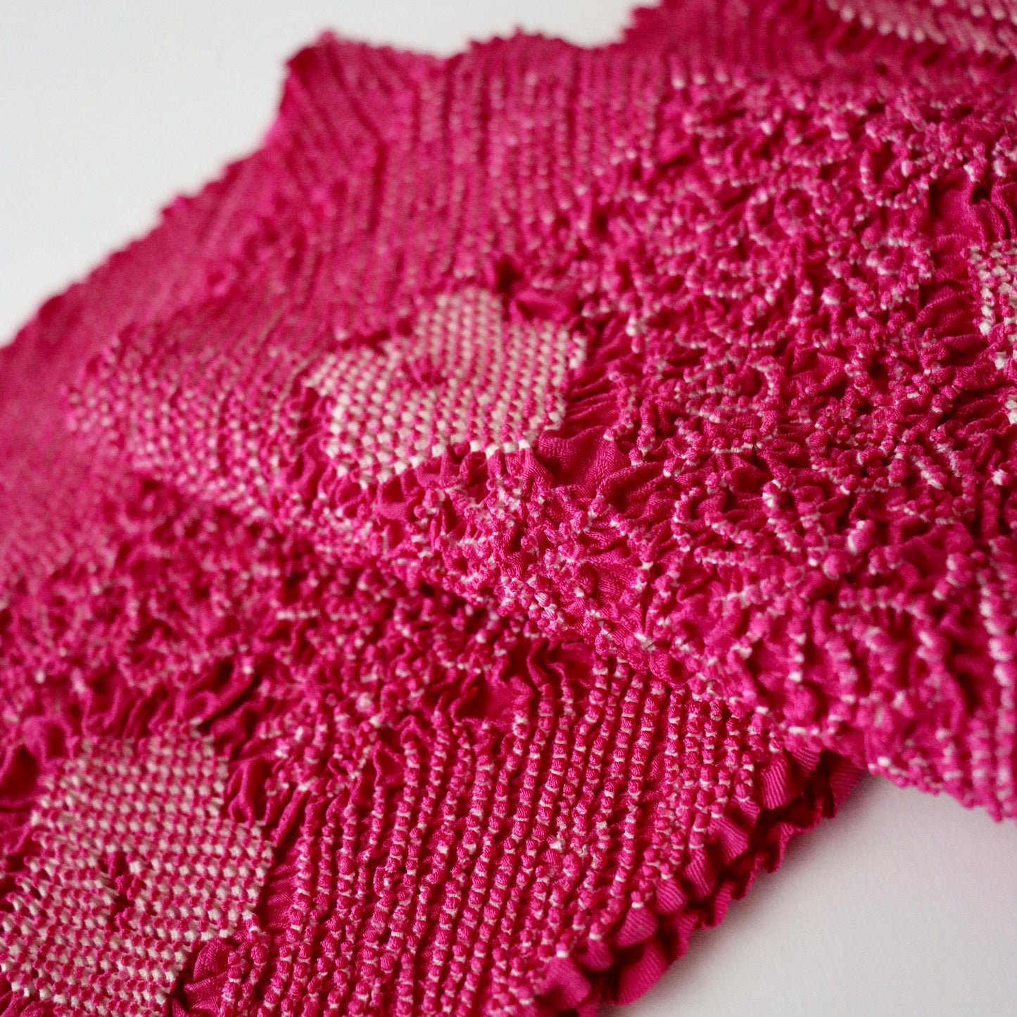 絞染帯揚げ「華流れ - 紅」