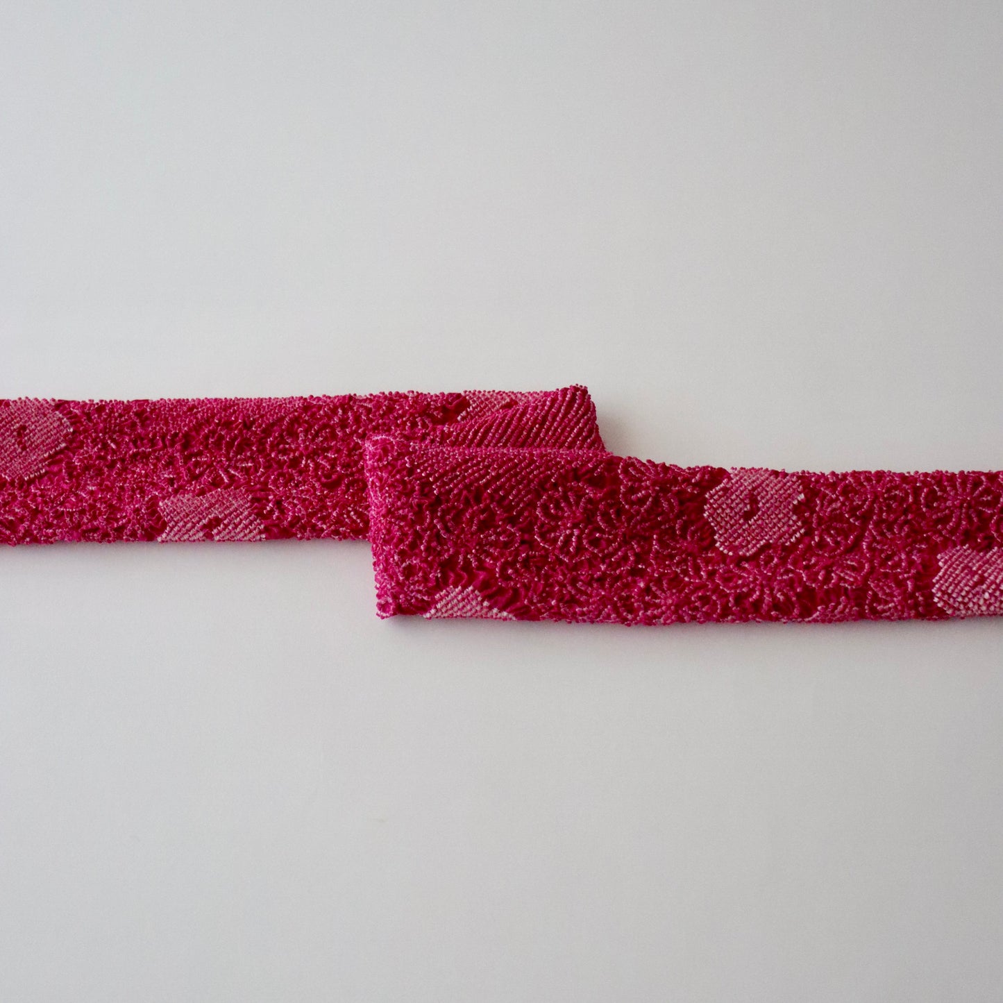 絞染帯揚げ「華流れ - 紅」