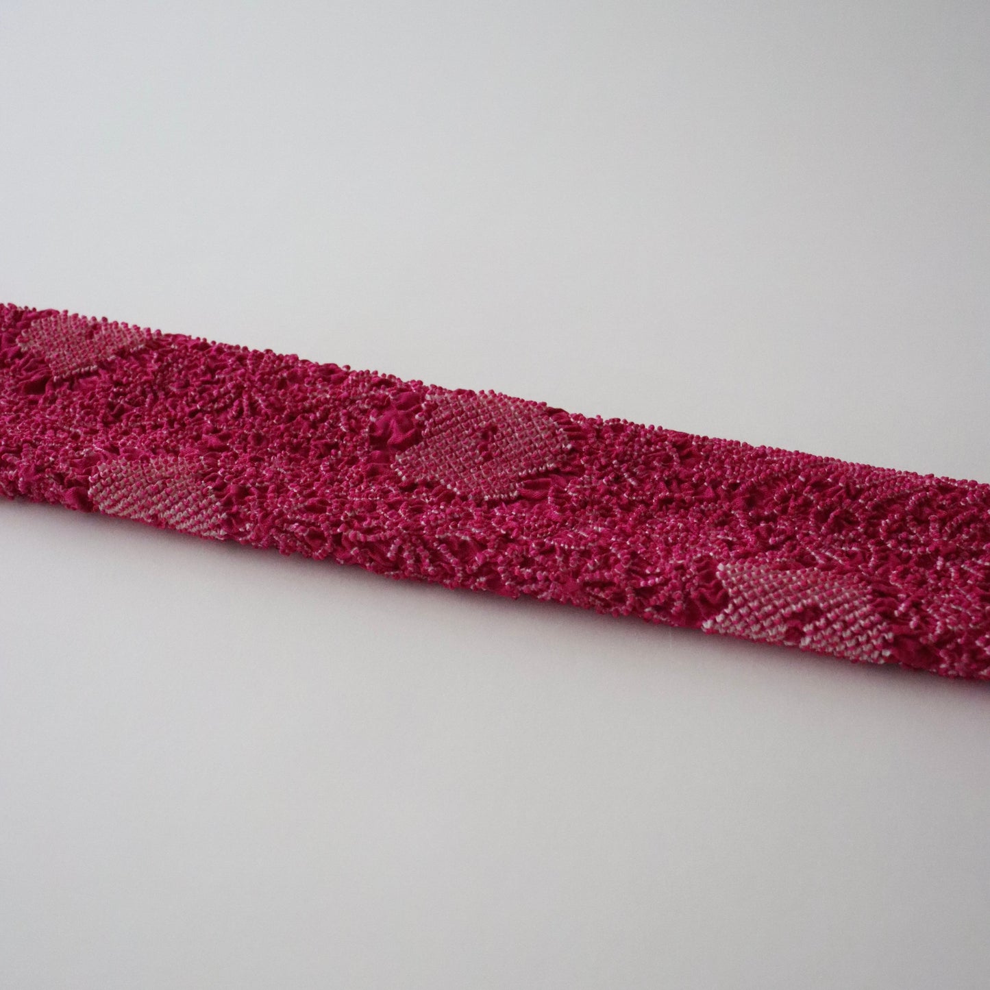 絞染帯揚げ「華流れ - 紅」