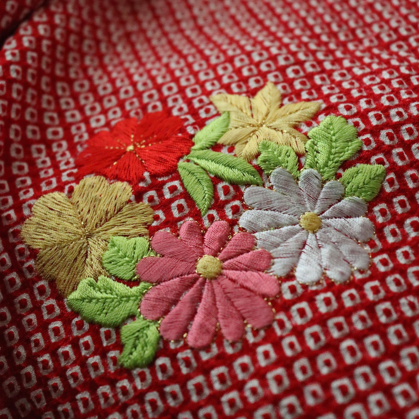 総絞り | 御祝着フルセット | 七五三 | 七歳 | 正絹 | 刺繍 | 赤 | 鈴と花丸文