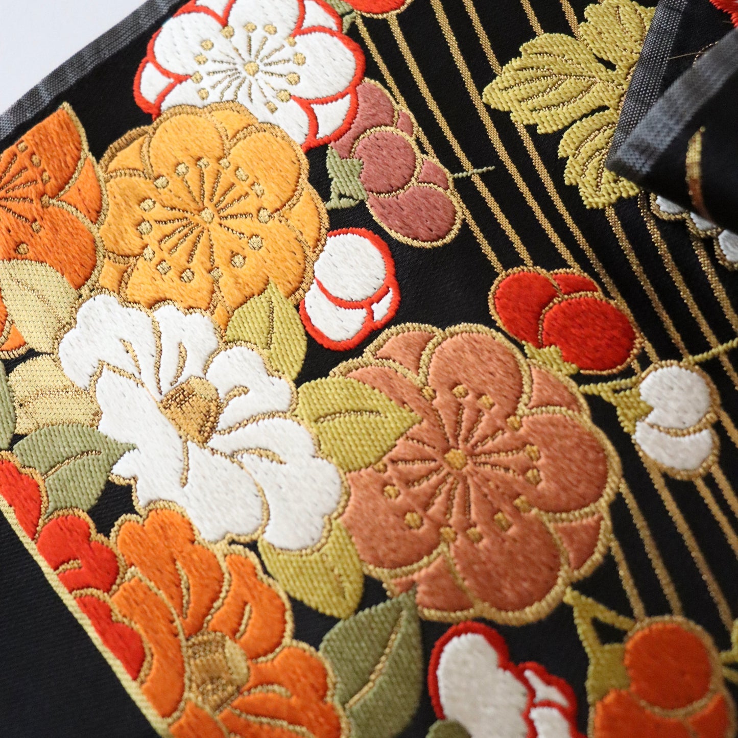 袋帯「流水菊椿文」梅垣織物