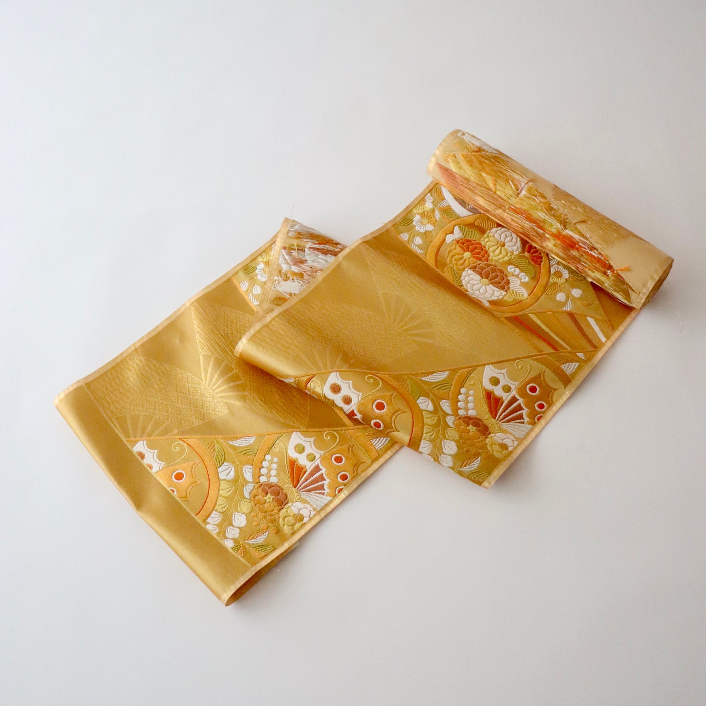 袋帯「斜扇面花蝶文」梅垣織物