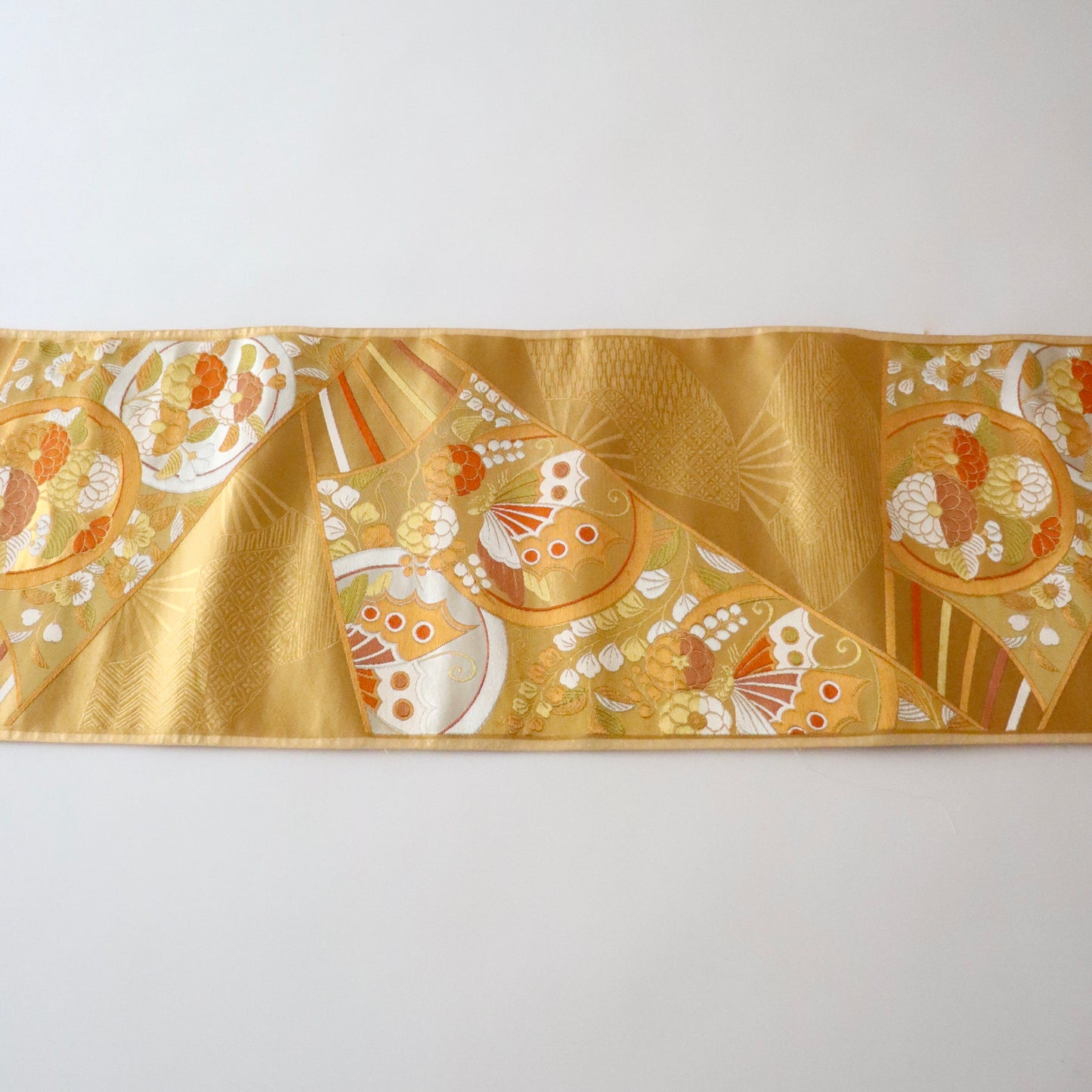 袋帯「斜扇面花蝶文」梅垣織物