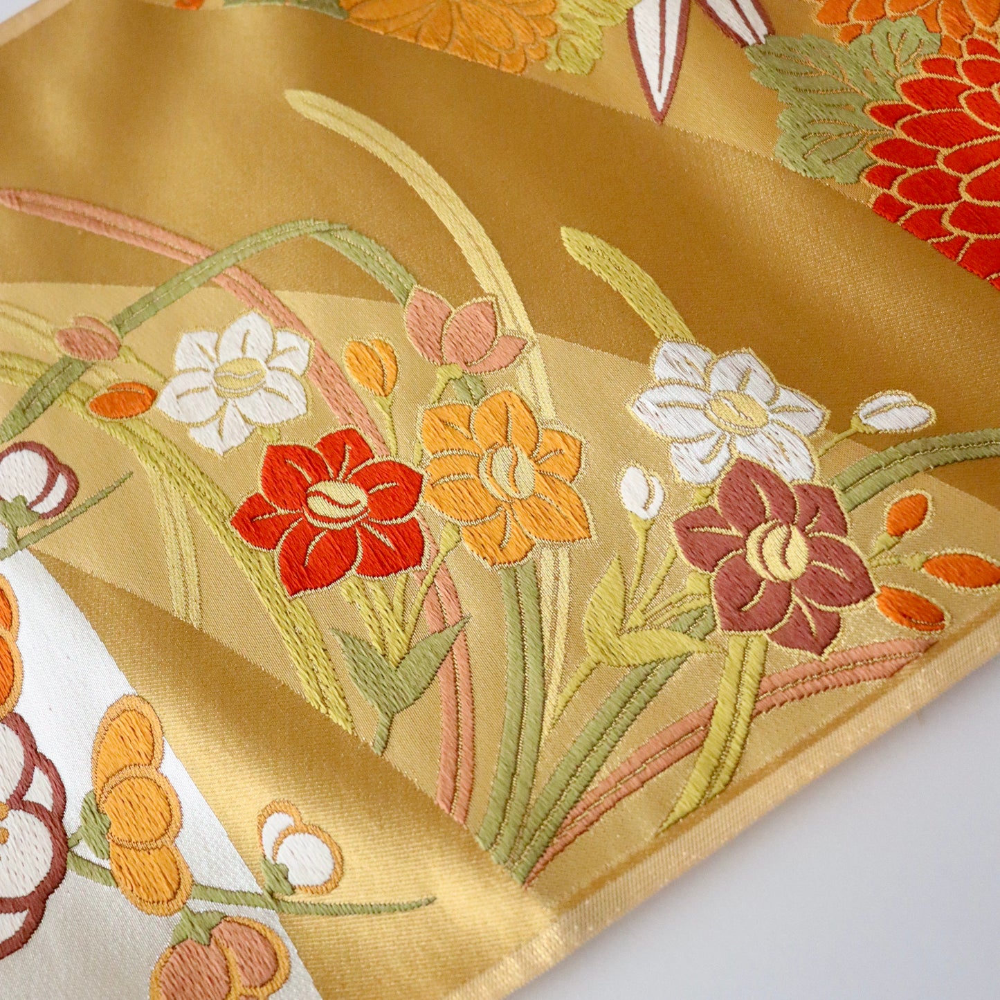 袋帯「斜取春秋花文」梅垣織物