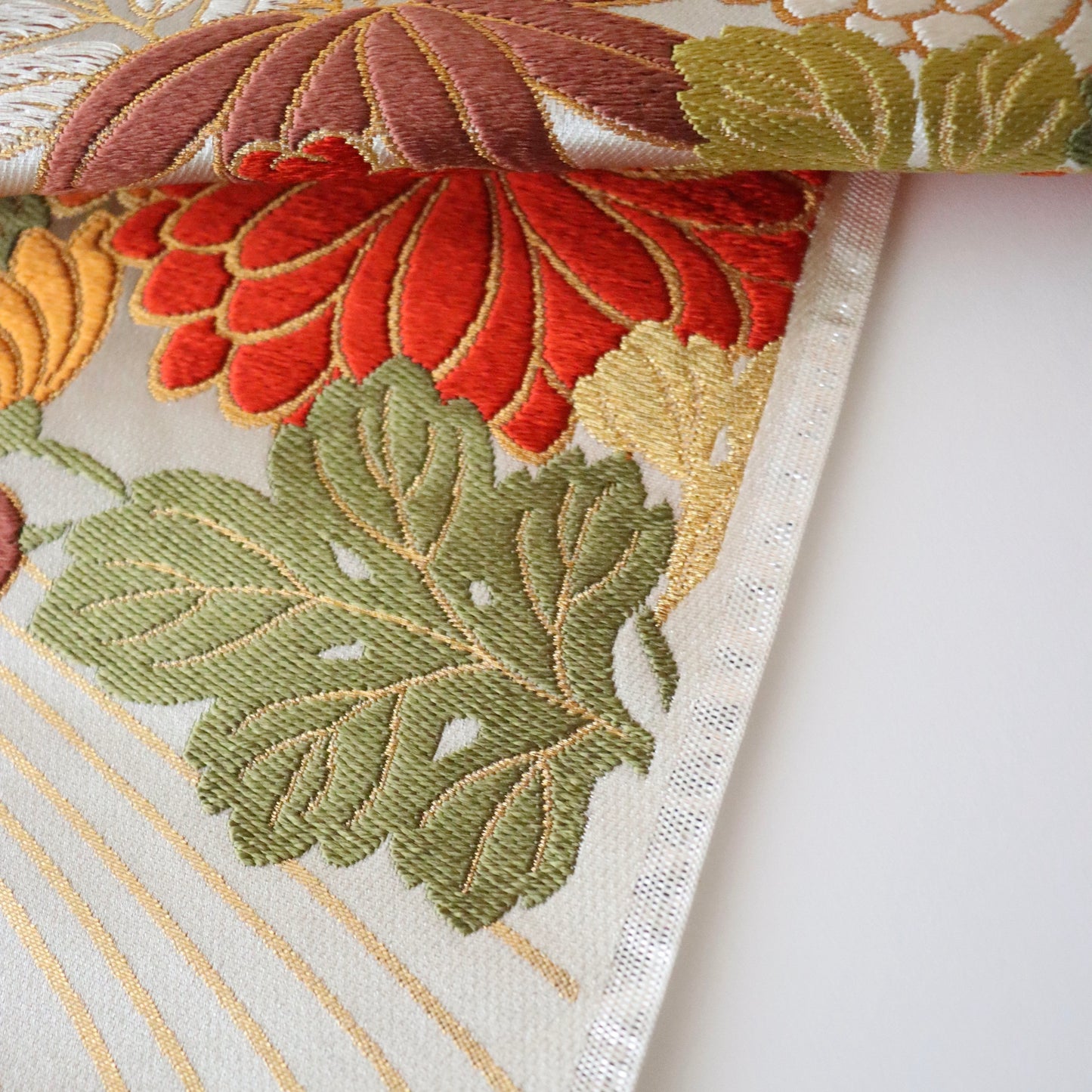 袋帯「流水菊椿文」梅垣織物