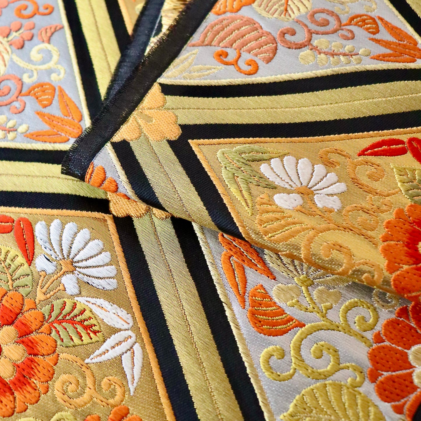 袋帯「舞楽菱文」梅垣織物