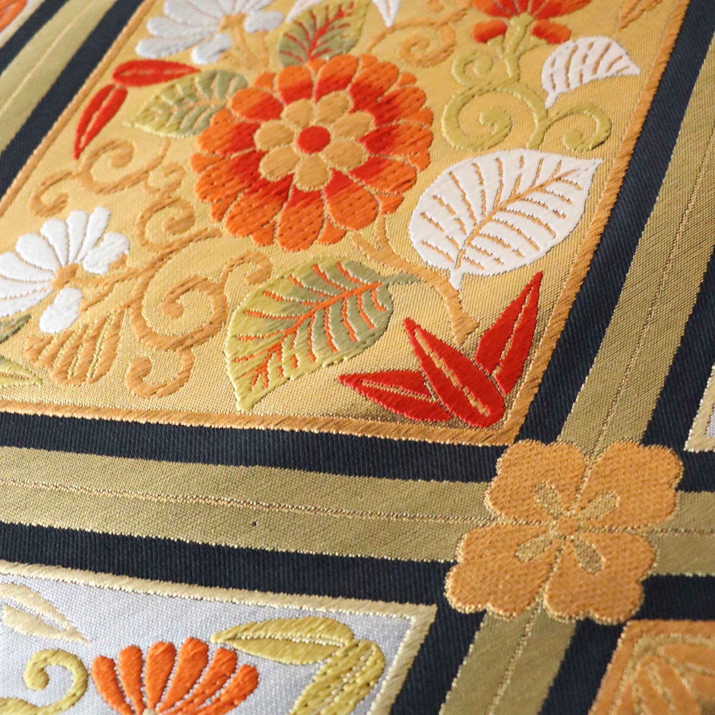 袋帯「舞楽菱文」梅垣織物