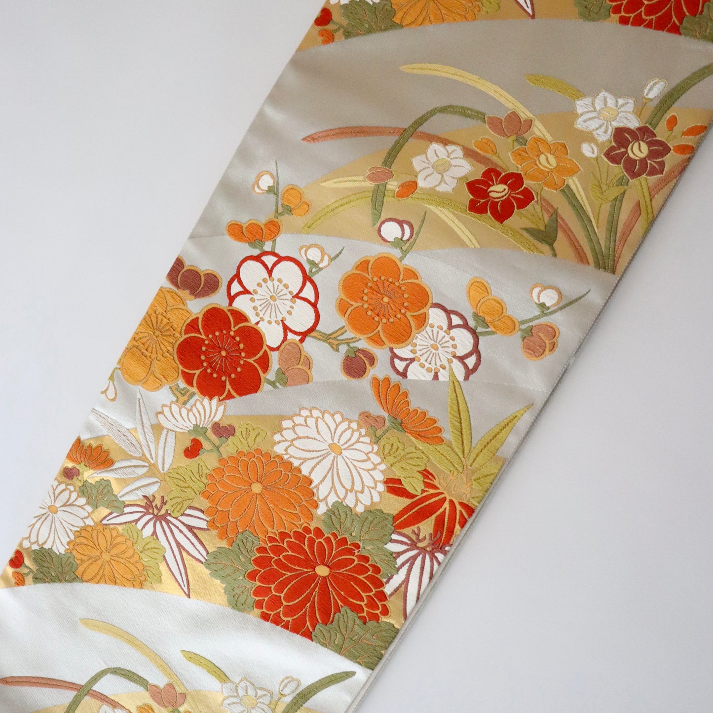 袋帯「斜取春秋花文」梅垣織物