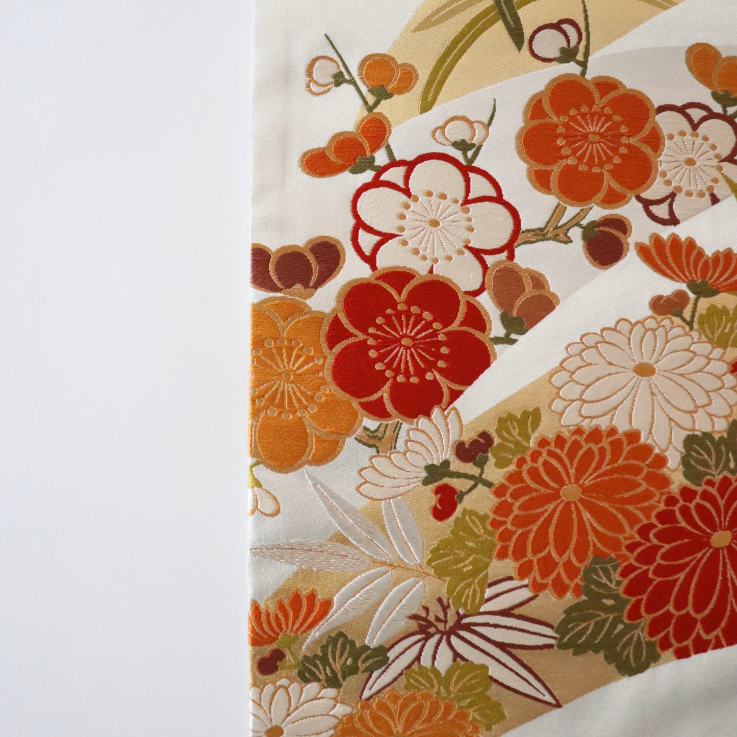 袋帯「斜取春秋花文」梅垣織物