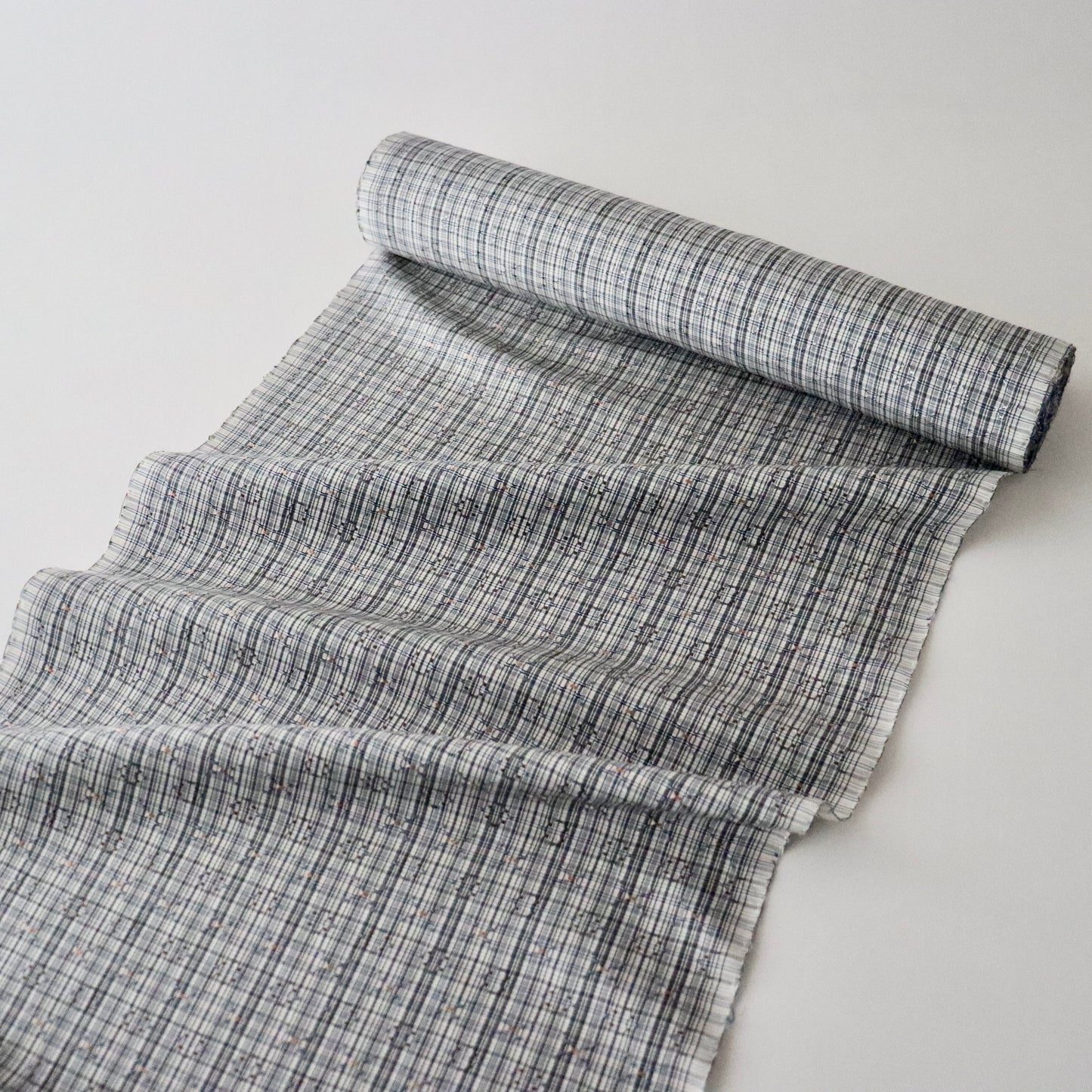 与那国花織「草木染/花織格子 - 薄墨」てぃぬはな工房：つのだれい子