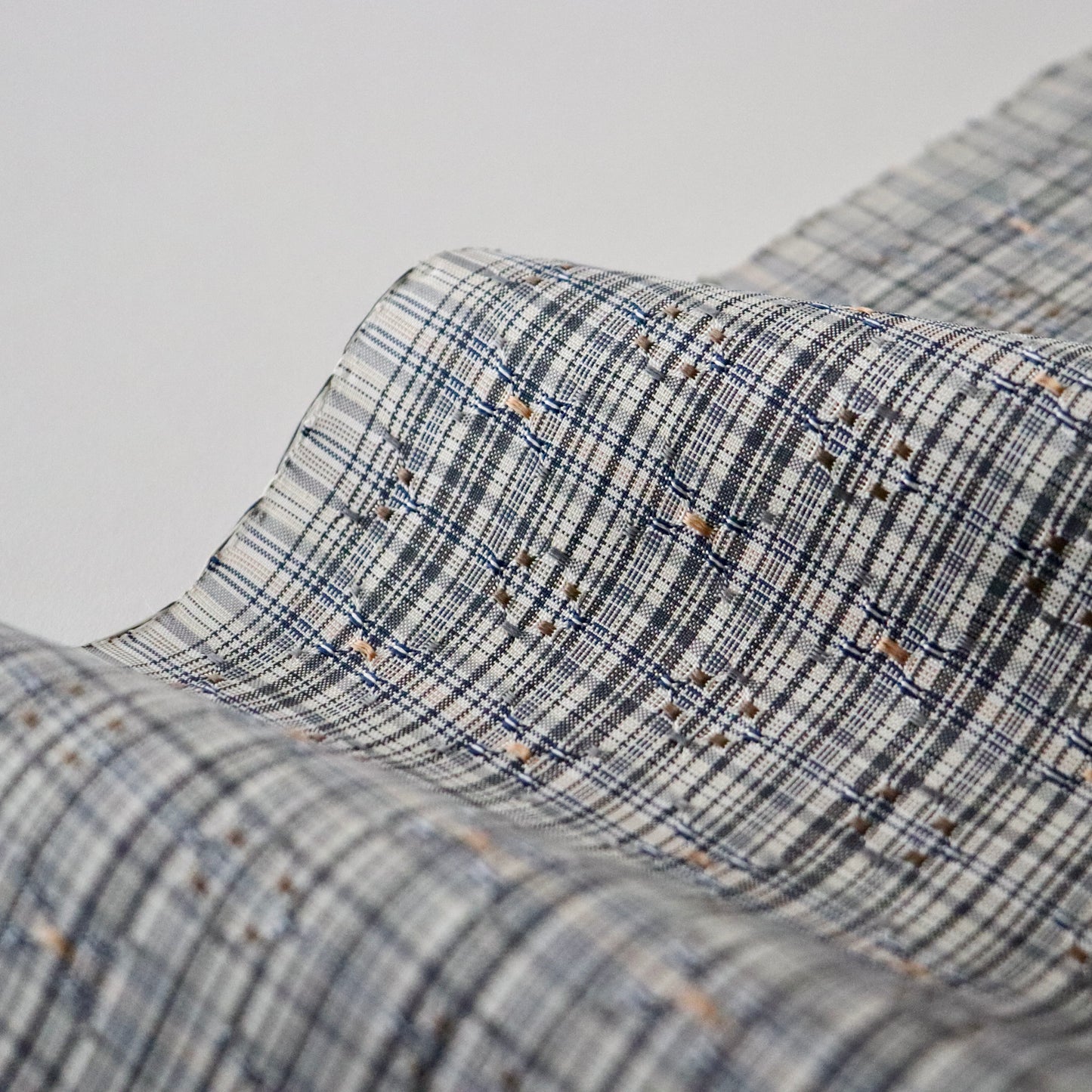 与那国花織「草木染/花織格子 - 薄墨」てぃぬはな工房：つのだれい子