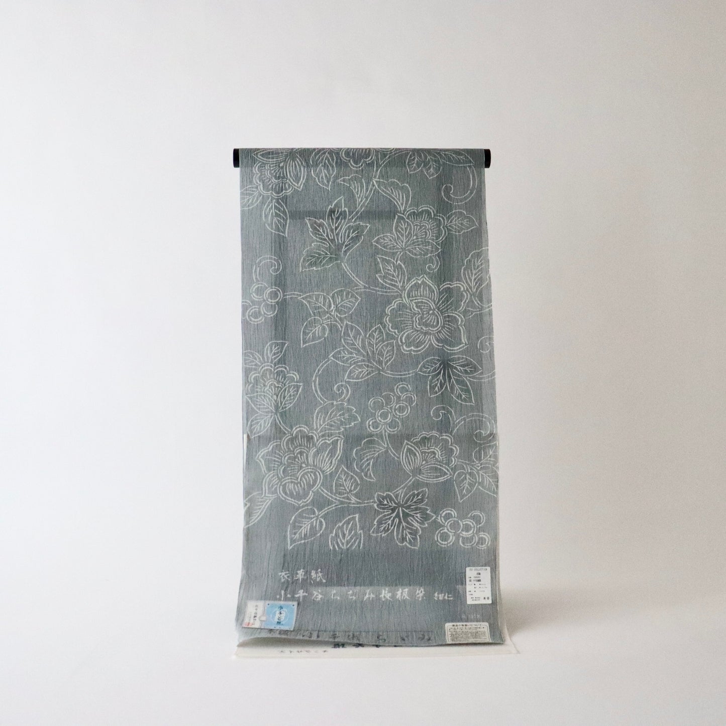 小千谷ちぢみ「型染  - 葡萄唐花」紺仁