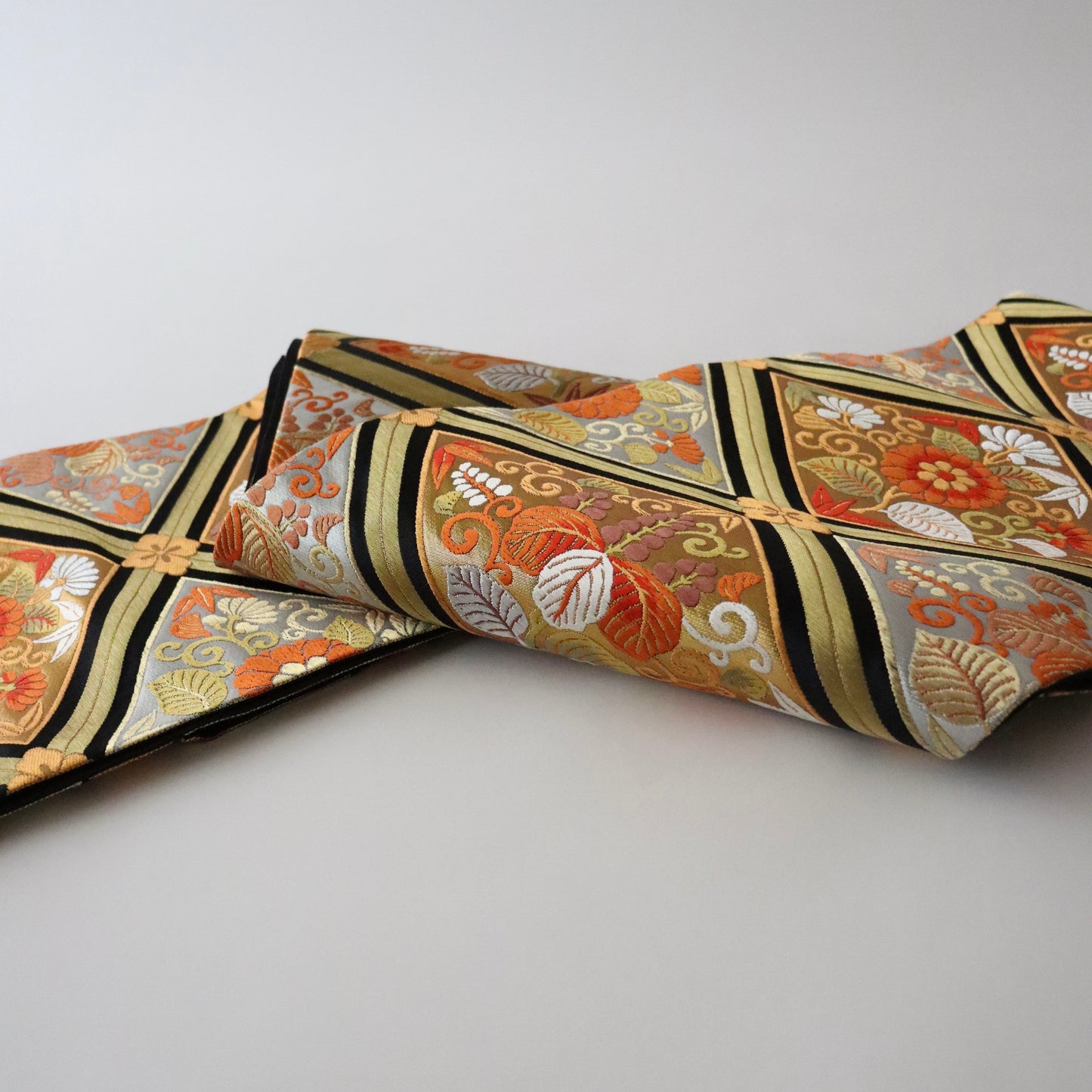 袋帯「舞楽菱文」梅垣織物