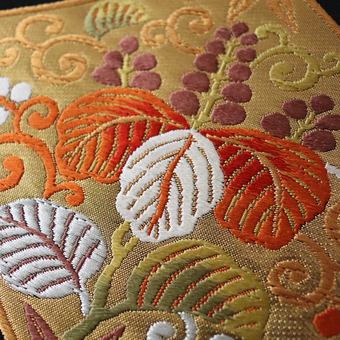 袋帯「舞楽菱文」梅垣織物