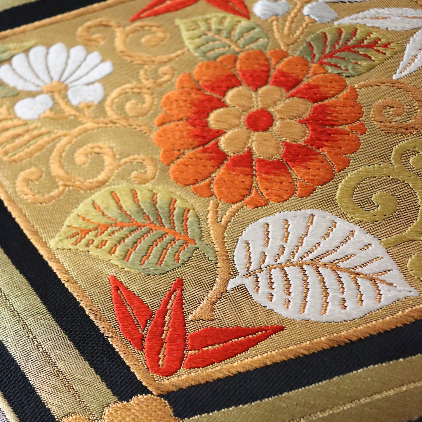 袋帯「舞楽菱文」梅垣織物