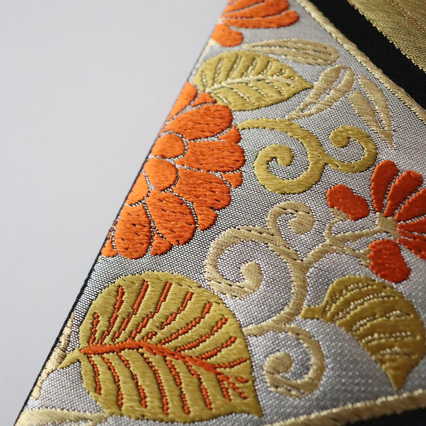 袋帯「舞楽菱文」梅垣織物