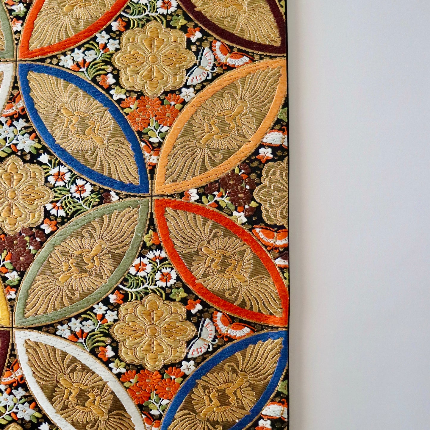 袋帯「彩七宝寿蝶華文」河合美術織物