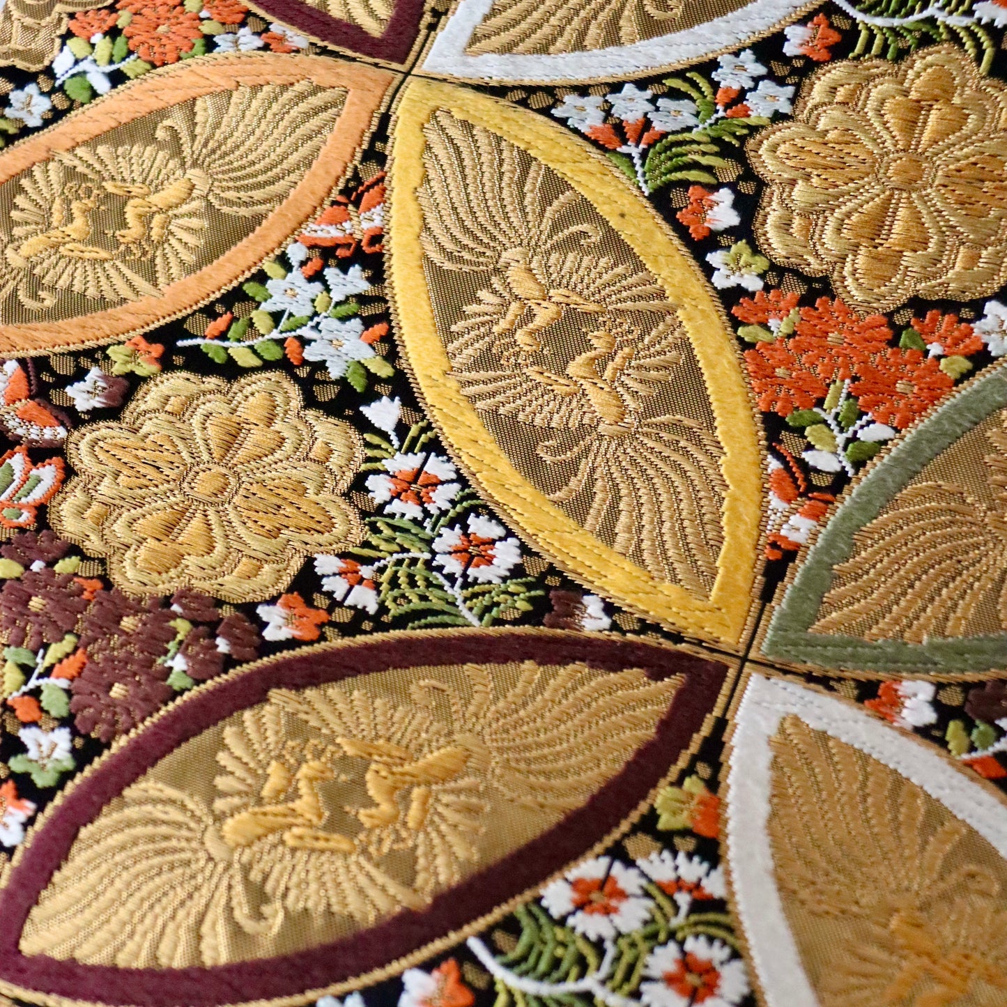 袋帯「彩七宝寿蝶華文」河合美術織物