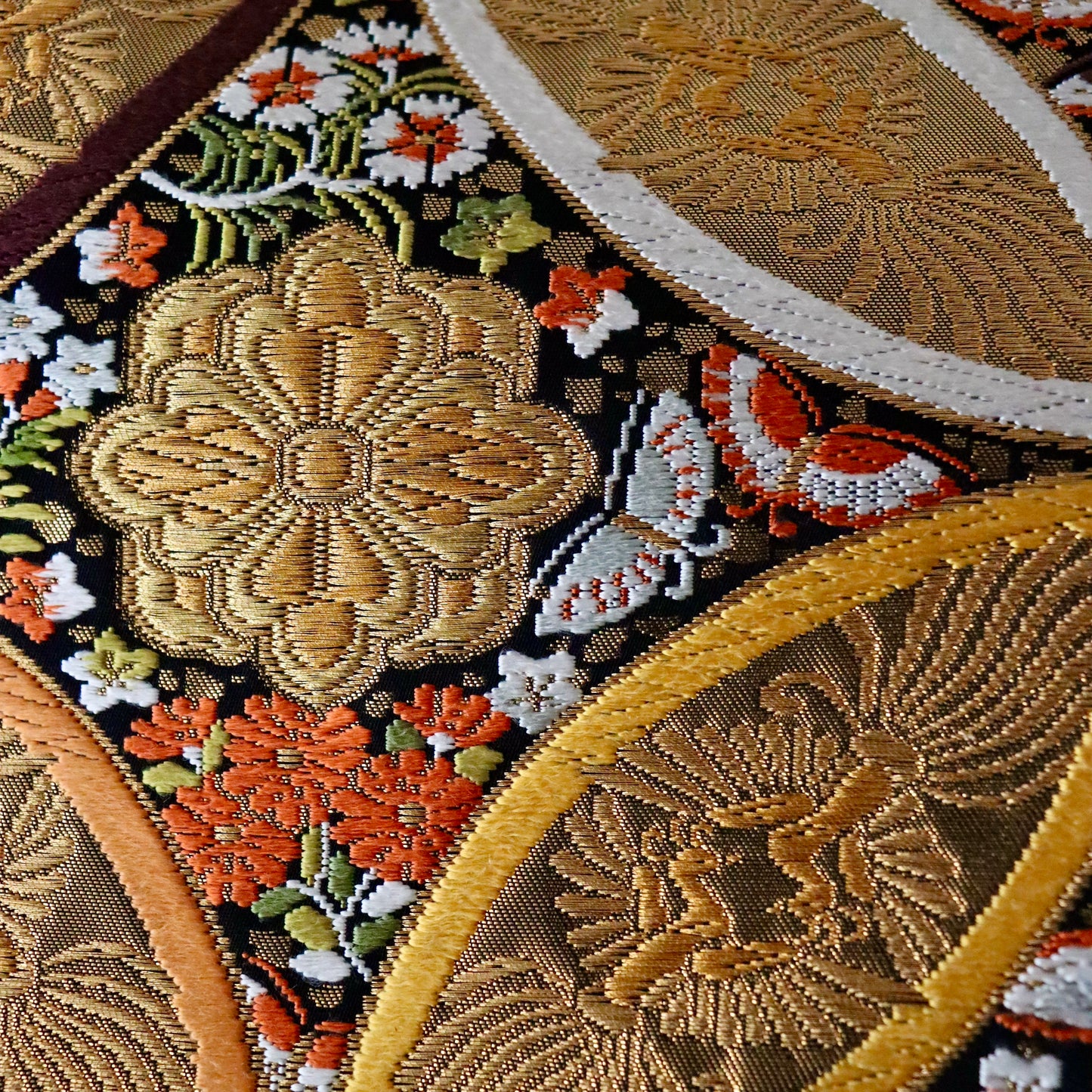 袋帯「彩七宝寿蝶華文」河合美術織物