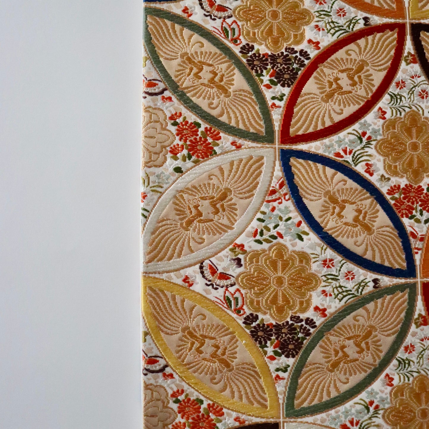 袋帯「彩七宝寿蝶華文」河合美術織物