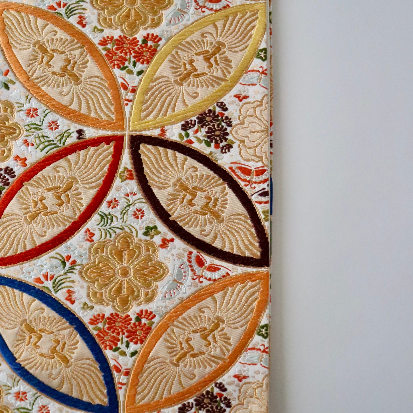 袋帯「彩七宝寿蝶華文」河合美術織物