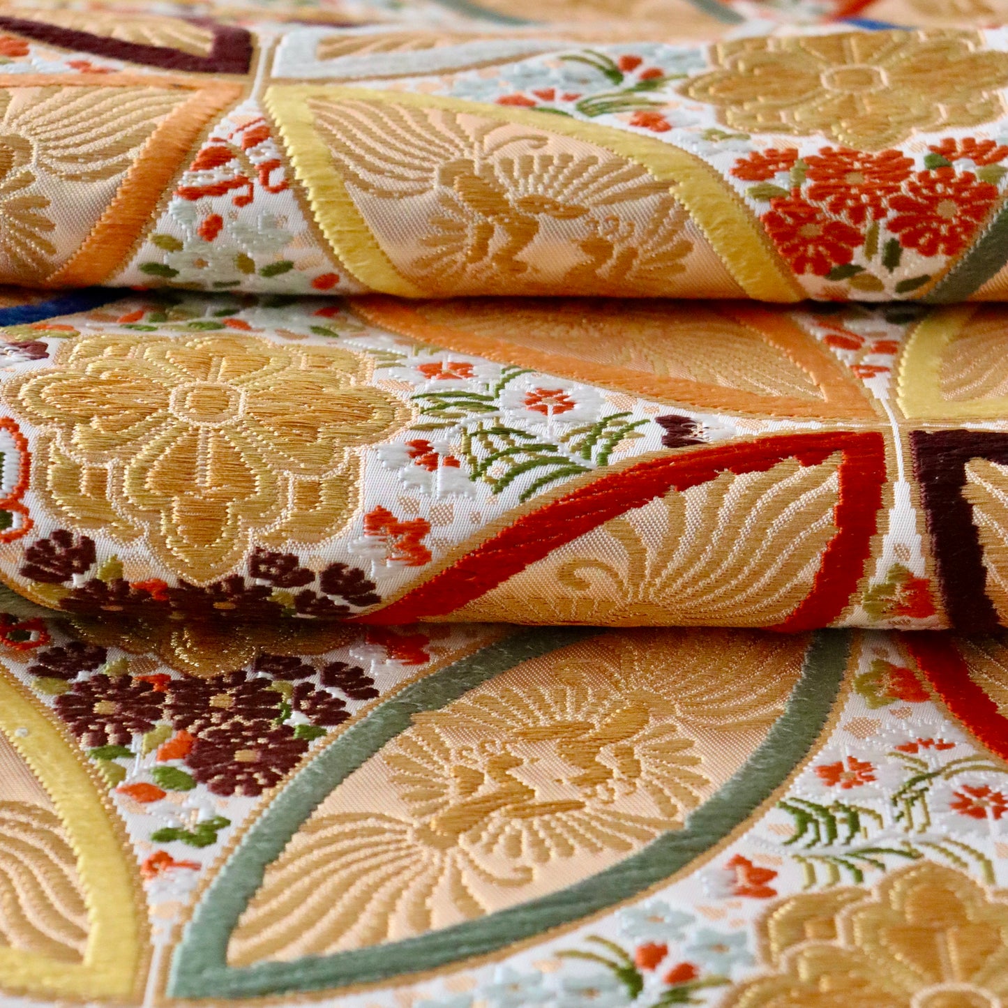 袋帯「彩七宝寿蝶華文」河合美術織物