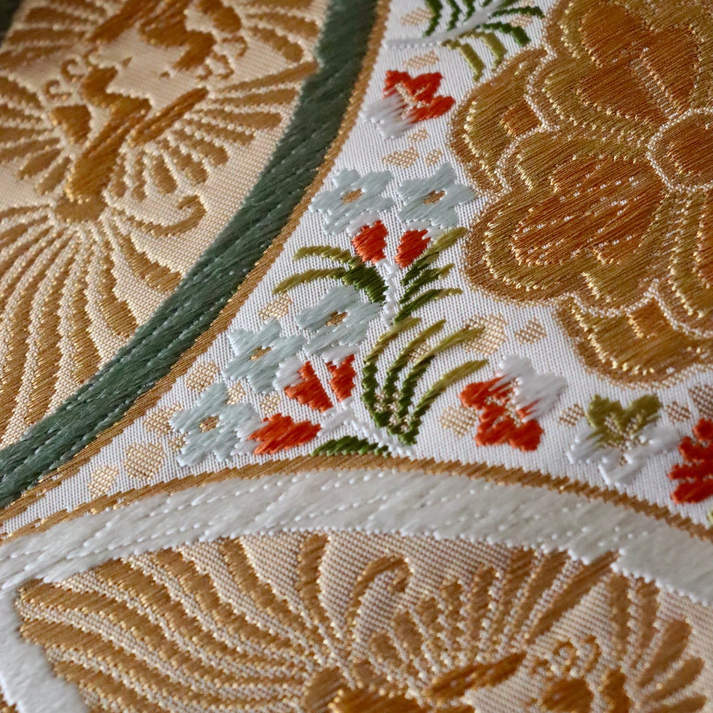 袋帯「彩七宝寿蝶華文」河合美術織物