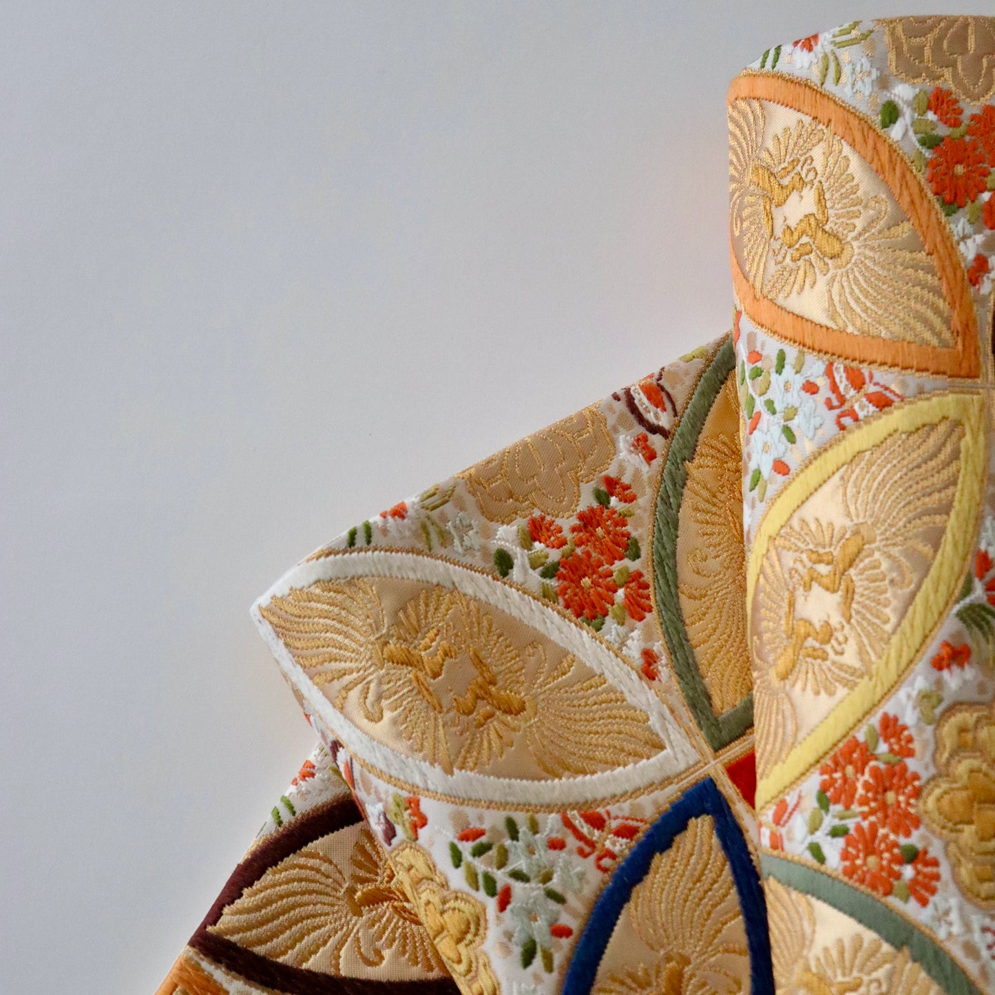 袋帯「彩七宝寿蝶華文」河合美術織物