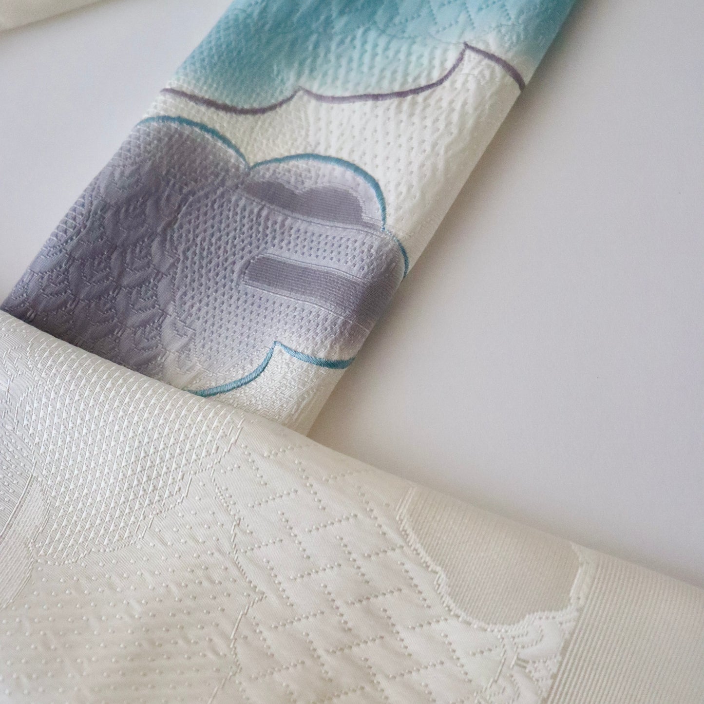 帯揚げ「雲三色暈し雲取横振刺繍 - blu-gr」和小物さくら