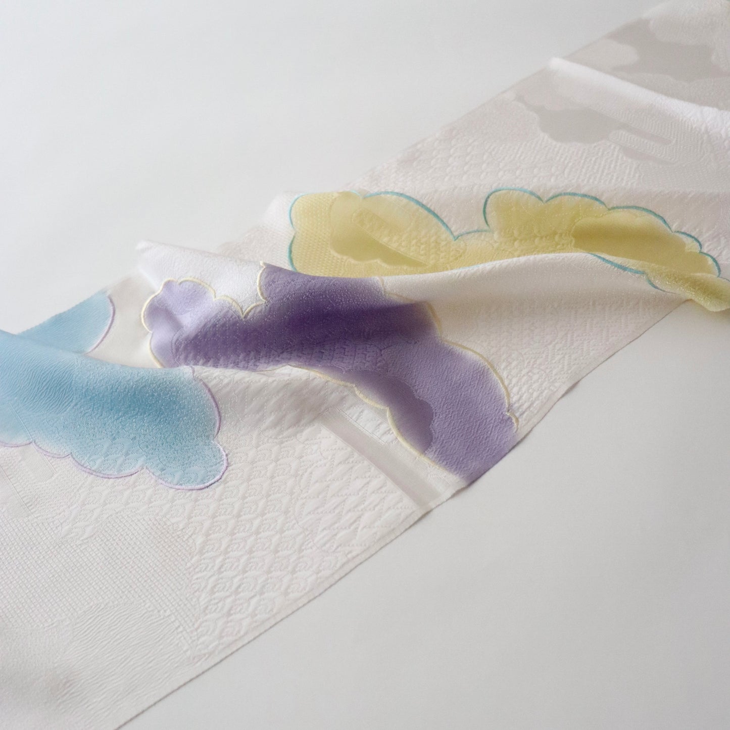 帯揚げ「雲三色暈し雲取横振刺繍 - purp-blu」和小物さくら