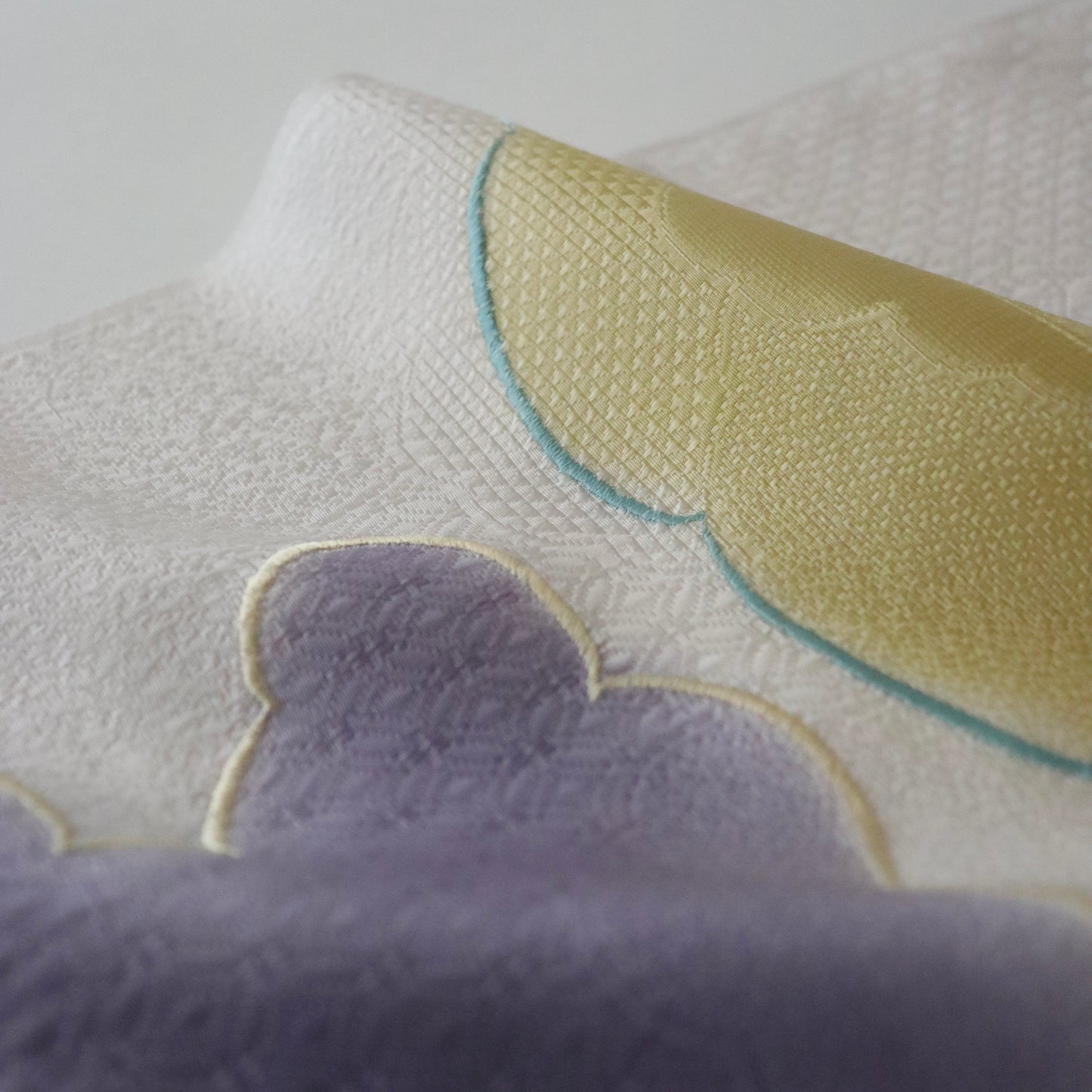 帯揚げ「雲三色暈し雲取横振刺繍 - purp-blu」和小物さくら