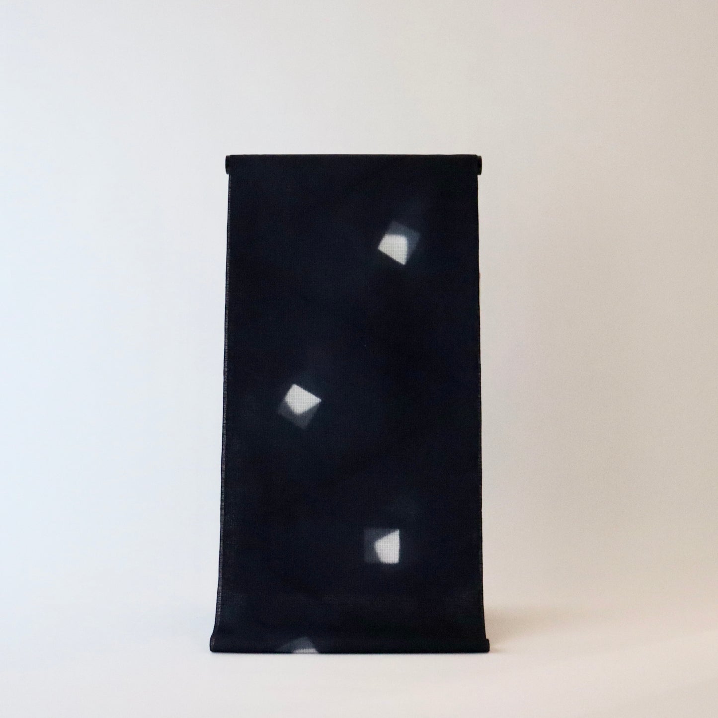 綿麻紅梅絞染ゆかた「板締」紺仁