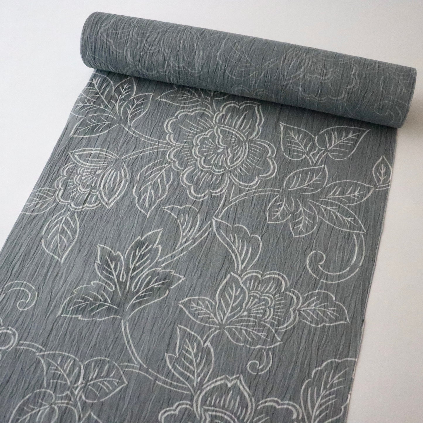 小千谷ちぢみ「型染  - 葡萄唐花」紺仁