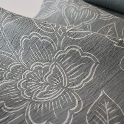 小千谷ちぢみ「型染  - 葡萄唐花」紺仁