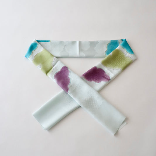 帯揚げ「雲三色暈し雲取横振刺繍 - blu/grn/pup」和小物さくら