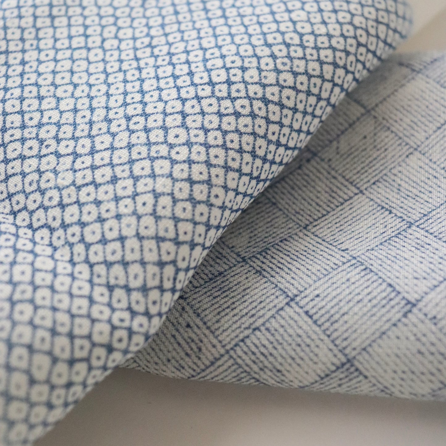 帯揚げ「生紬地摺型友禅疋田網代柄 blu - 多ち花」和小物さくら
