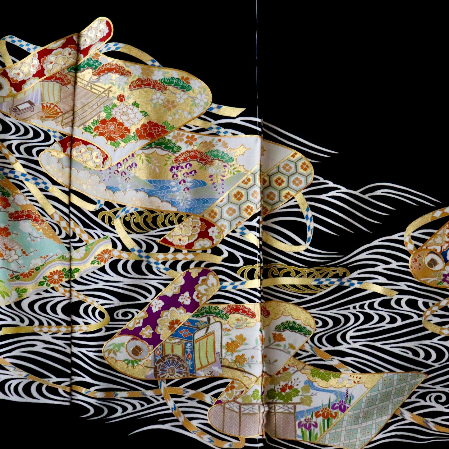 黒留袖「手描き京友禅 - 波に巻物」髙橋啓