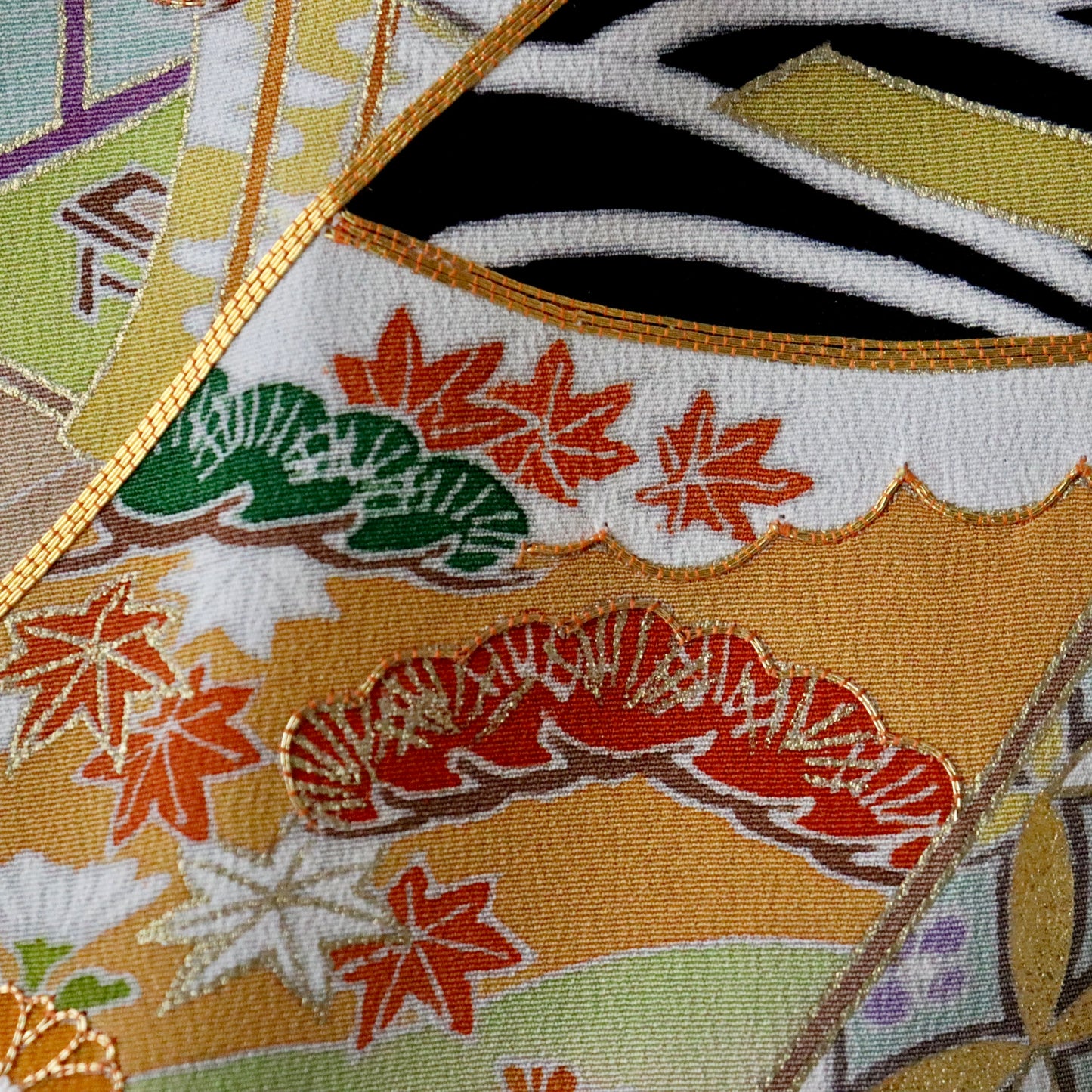 黒留袖「手描き京友禅 - 波に巻物」髙橋啓