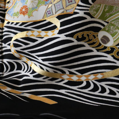 黒留袖「手描き京友禅 - 波に巻物」髙橋啓