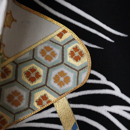 黒留袖「手描き京友禅 - 波に巻物」髙橋啓