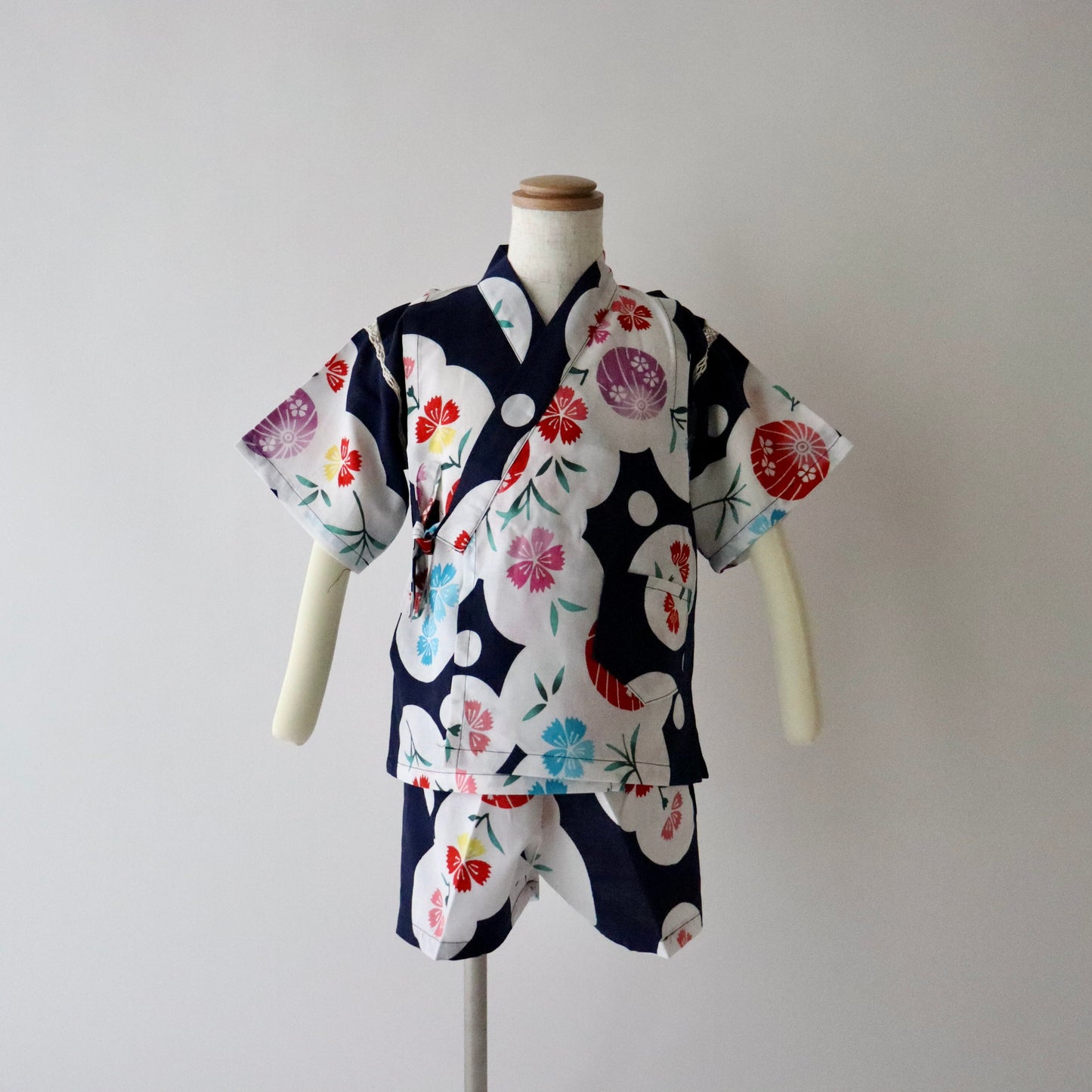 お子様甚平「鞠と夏花」サイズ100：身長95〜105cm前後向け