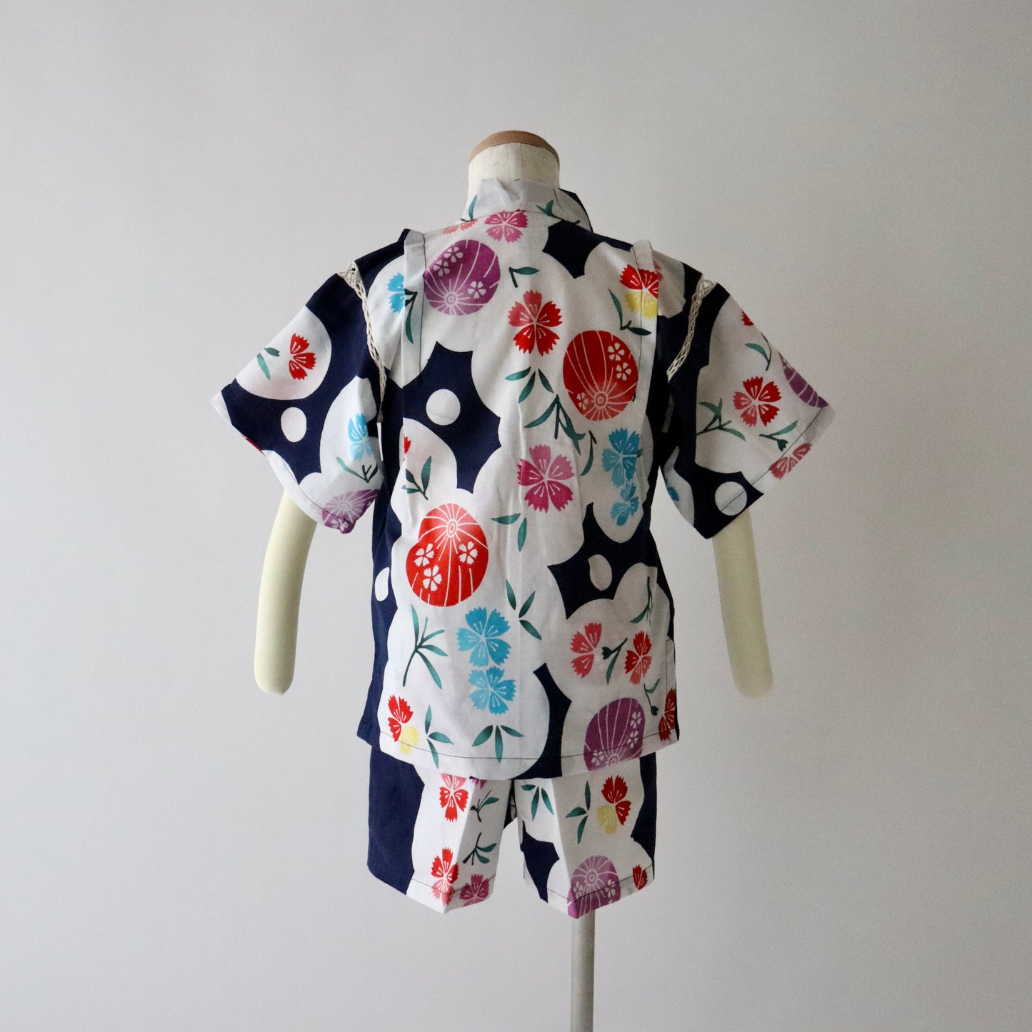 お子様甚平「鞠と夏花」サイズ100：身長95〜105cm前後向け