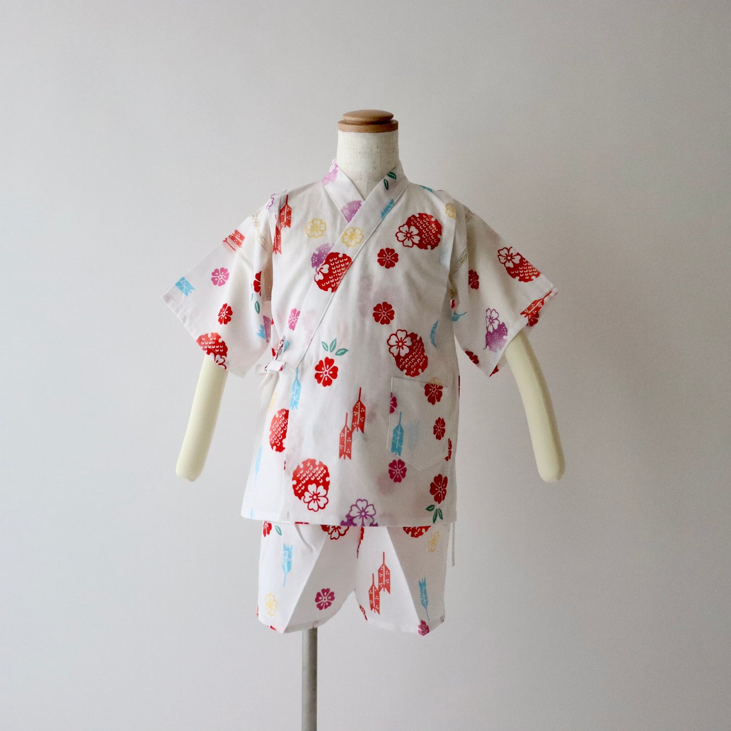 お子様甚平「花と雪輪」サイズ100：身長95〜105cm前後向け