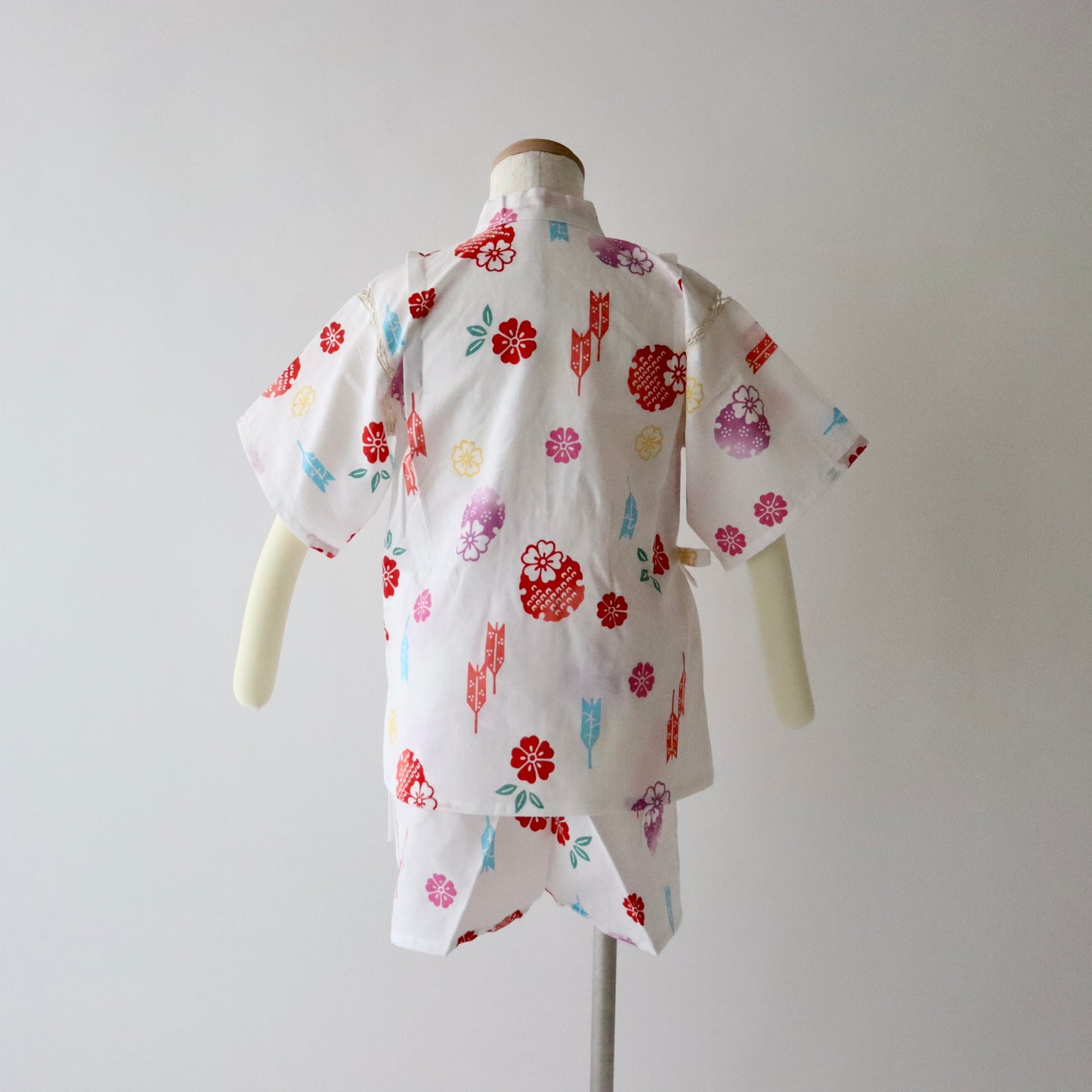 お子様甚平「花と雪輪」サイズ100：身長95〜105cm前後向け
