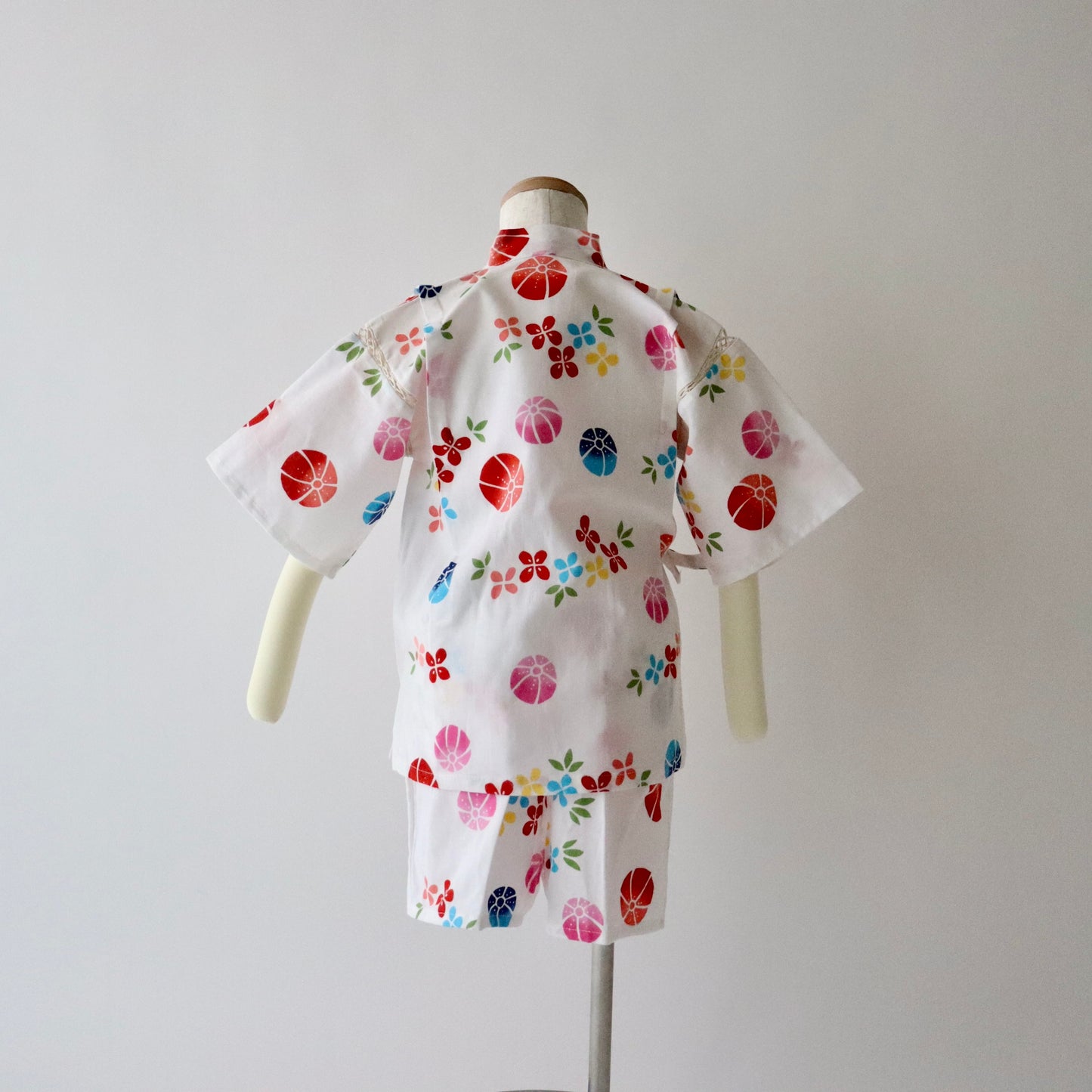 お子様甚平「鞠と小花」サイズ100：身長95〜105cm前後向け