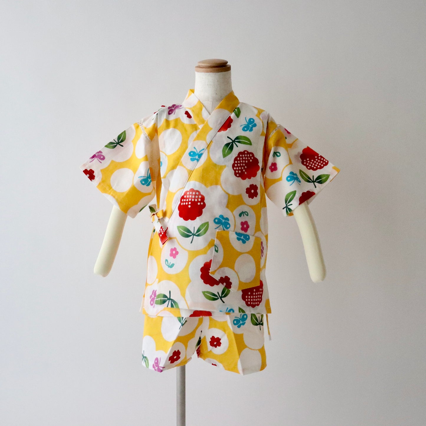 お子様甚平「花と蝶々」 サイズ110：身長105〜115cm前後向け