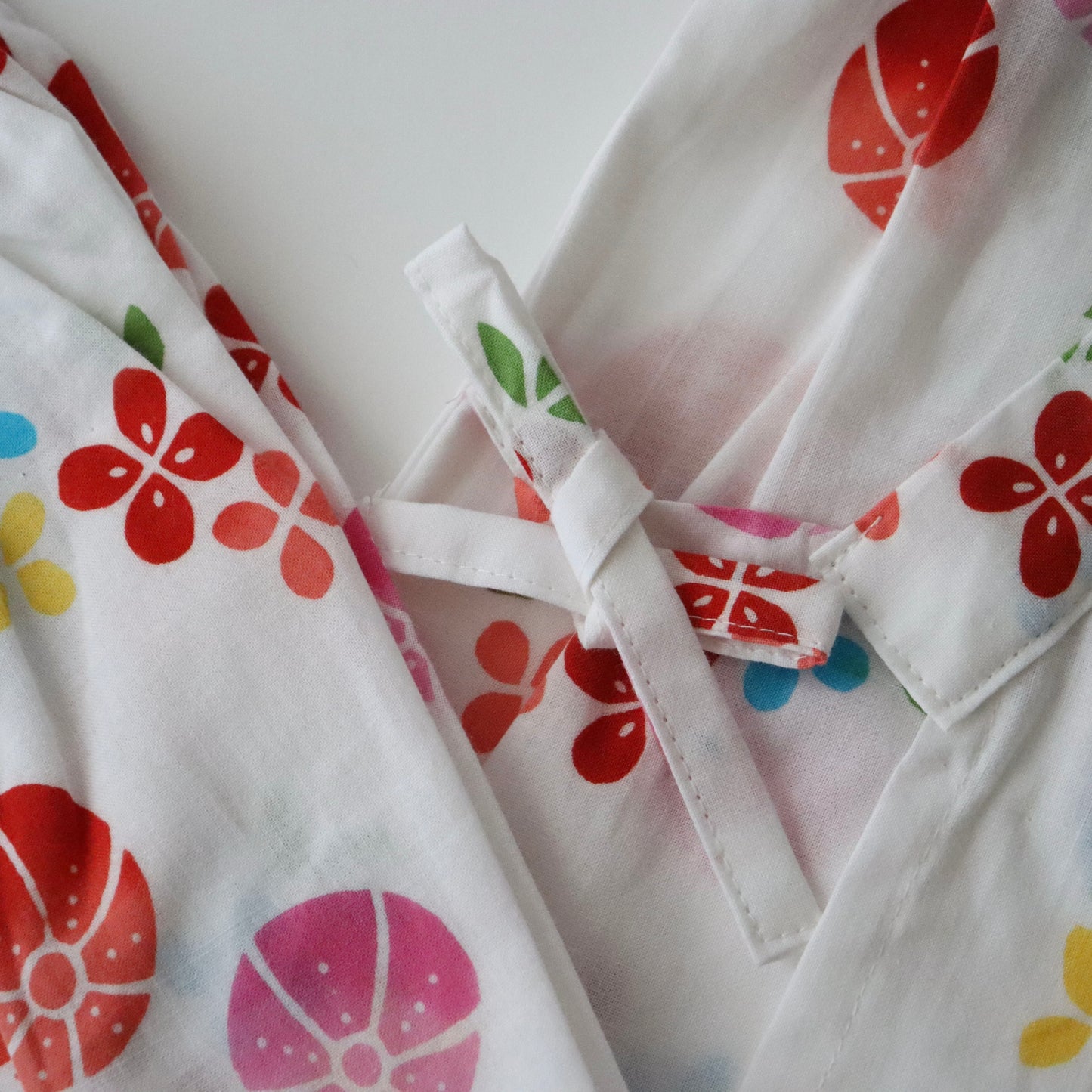 お子様甚平「鞠と小花」サイズ100：身長95〜105cm前後向け