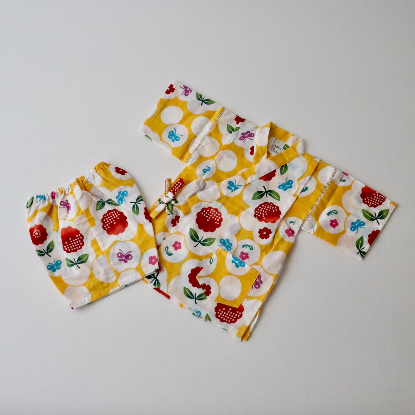 お子様甚平「花と蝶々」 サイズ110：身長105〜115cm前後向け