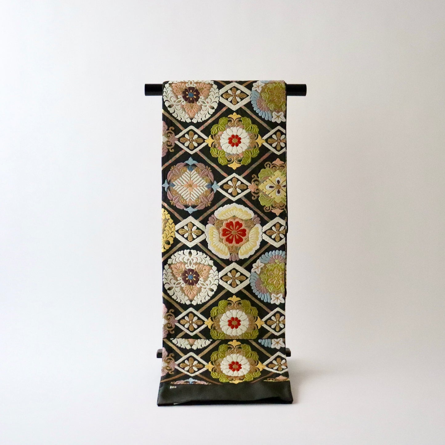 袋帯「菱襷有職華文」洛陽織物